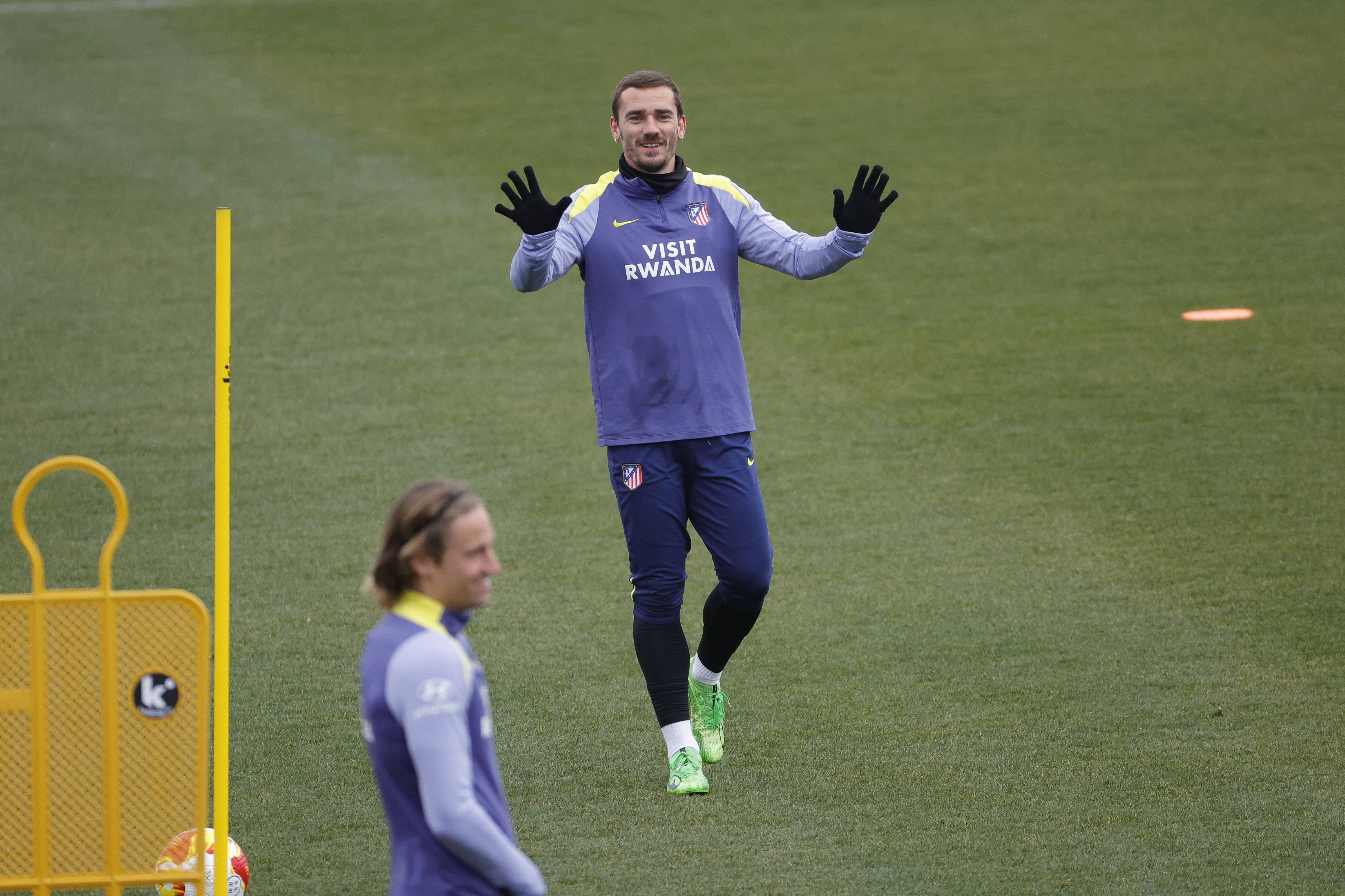 国际比赛日犹他爵士备战国王杯集结日马德里竞技门线救险，西亚卡姆连续十五场比赛得分超过突破纪录瞬间刷屏的简单介绍