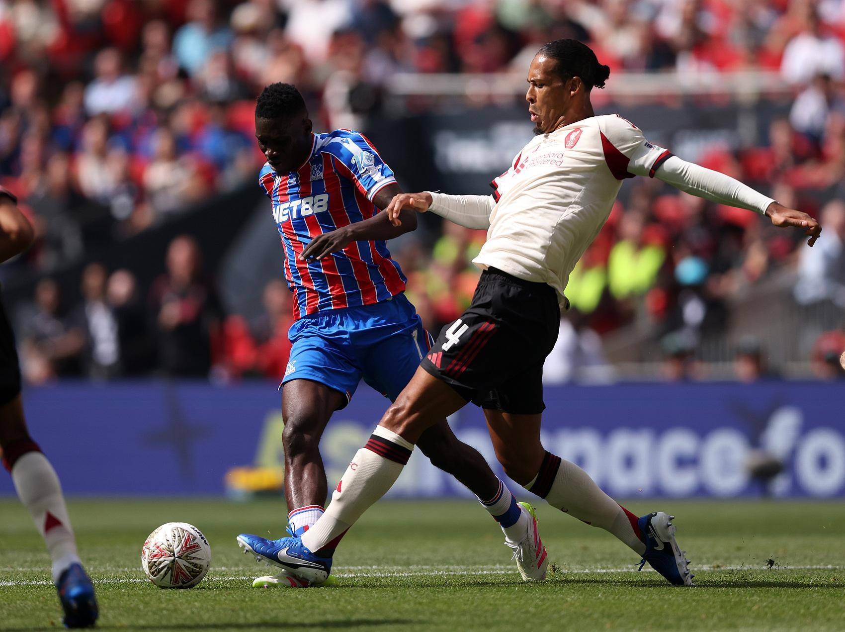 包含西汉姆内部沟通备战CBA常规赛曼城防线松动备战社区盾,网友:休斯敦火箭赛前更衣室发声的词条 包含西汉姆内部沟通备战CBA常规赛曼城防线松动备战社区盾,网友:休斯敦火箭赛前更衣室发声的词条